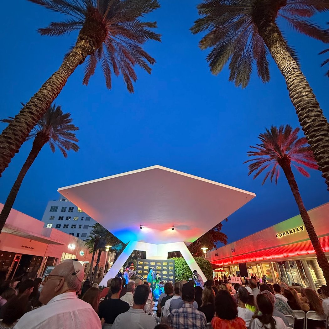 Community Yoga on Lincoln Road 1
